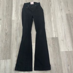 Venus flares / Jet Black Wash